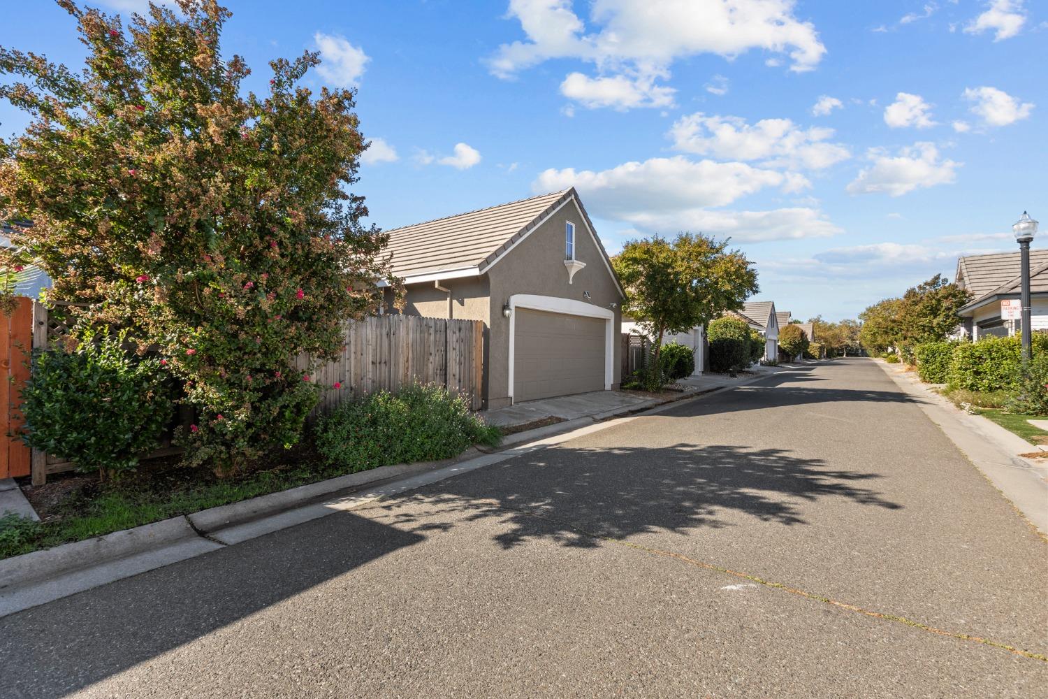 Detail Gallery Image 4 of 40 For 1893 Acari Ave, Sacramento,  CA 95835 - 3 Beds | 2 Baths