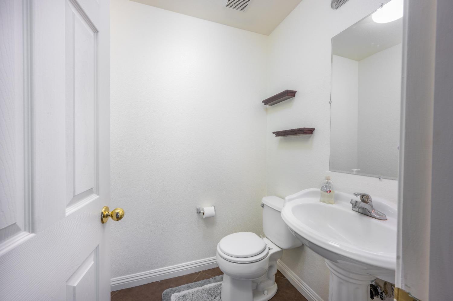 Detail Gallery Image 36 of 59 For 13712 Channel Ln, Waterford,  CA 95386 - 4 Beds | 2/1 Baths