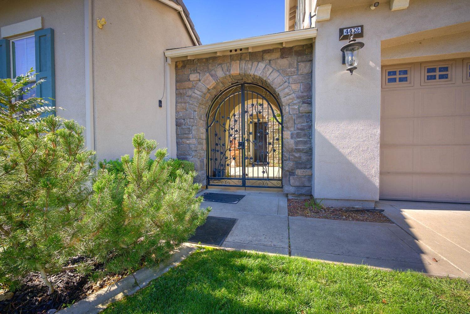 Detail Gallery Image 4 of 61 For 4452 Malana Ct, Rancho Cordova,  CA 95742 - 5 Beds | 4/1 Baths