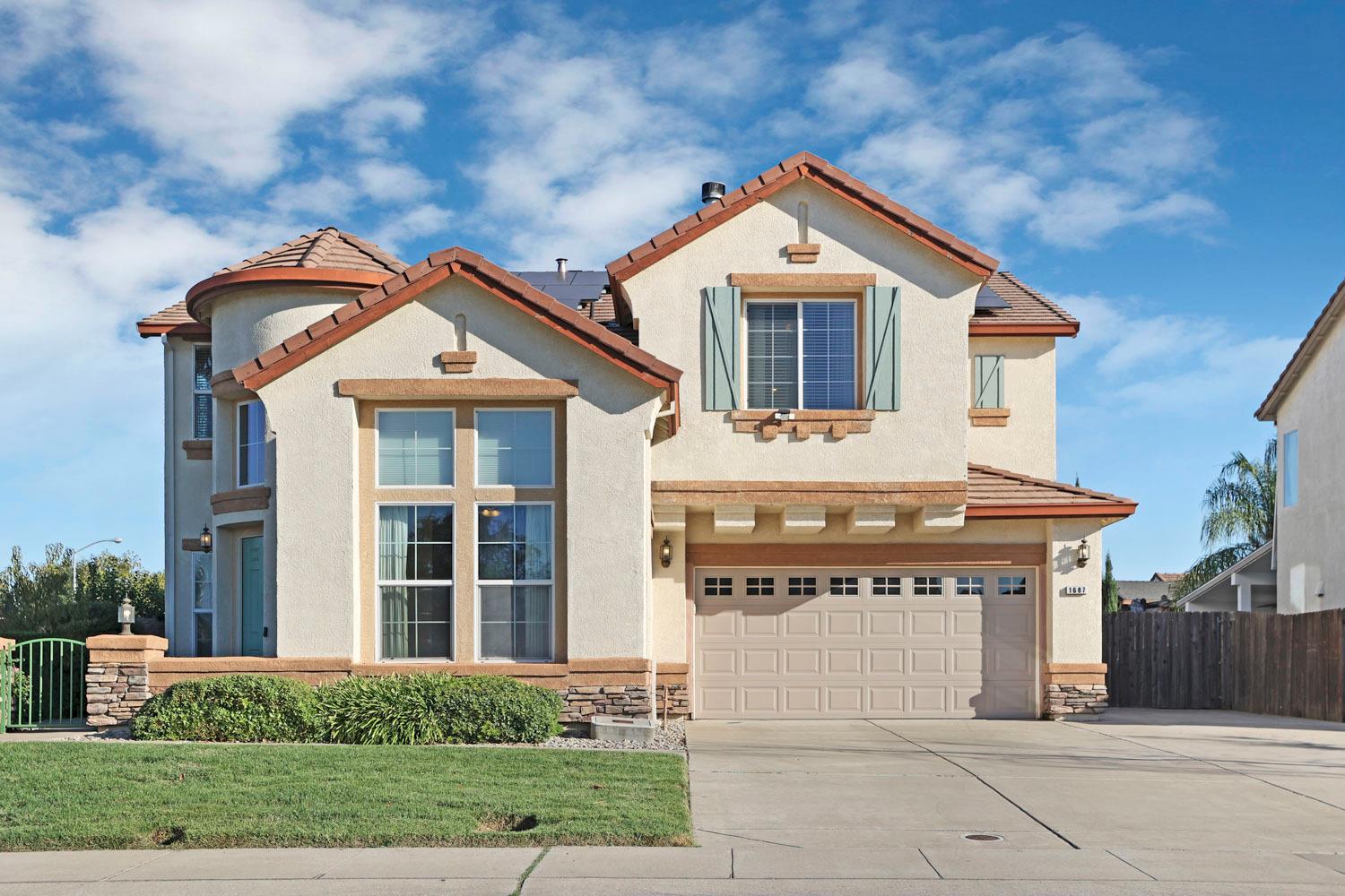 Detail Gallery Image 1 of 60 For 1687 Chasseral Way, Manteca,  CA 95337 - 4 Beds | 2/1 Baths