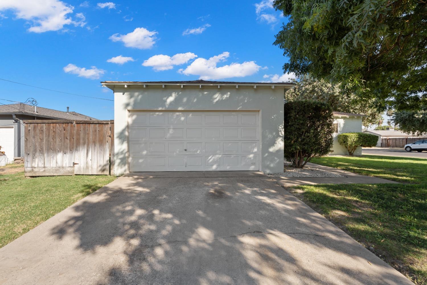 Detail Gallery Image 3 of 34 For 2222 Goldie Ave, Modesto,  CA 95350 - 3 Beds | 2 Baths