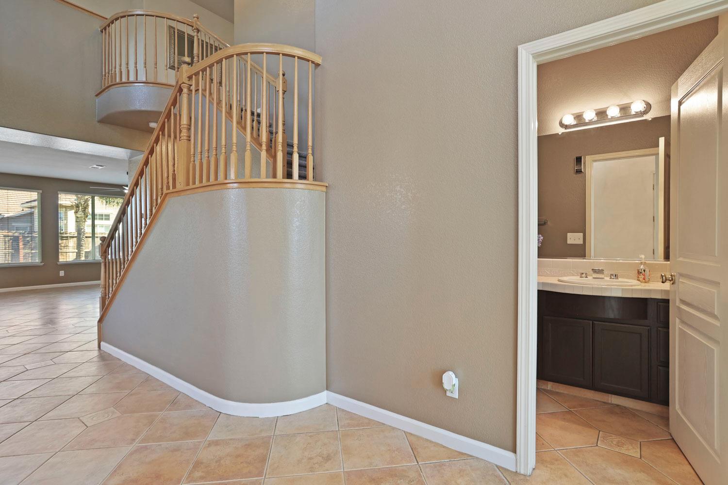 Detail Gallery Image 6 of 60 For 1687 Chasseral Way, Manteca,  CA 95337 - 4 Beds | 2/1 Baths