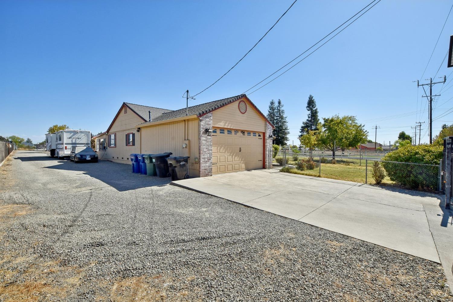 Detail Gallery Image 3 of 51 For 6236 34th St, North Highlands,  CA 95660 - 4 Beds | 2 Baths