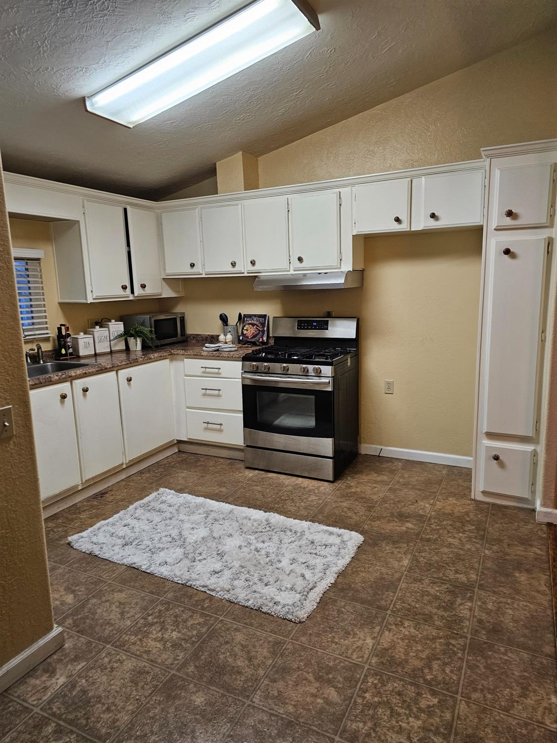 Detail Gallery Image 17 of 41 For 3950 Mack Rd 20, Sacramento,  CA 95823 - 2 Beds | 2 Baths