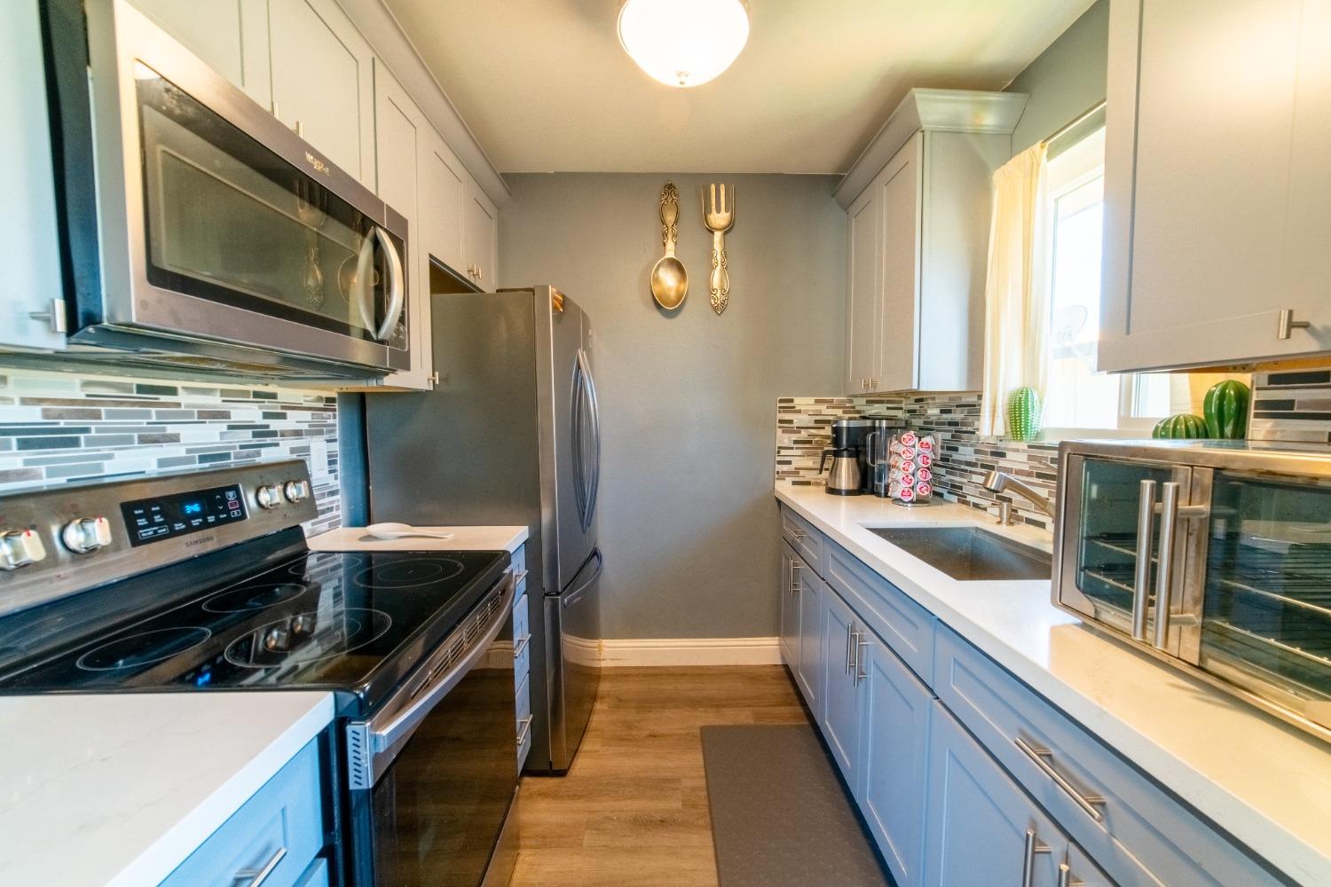 Detail Gallery Image 4 of 11 For 2915 Monte Diablo Ave #4,  Stockton,  CA 95203 - 2 Beds | 1 Baths