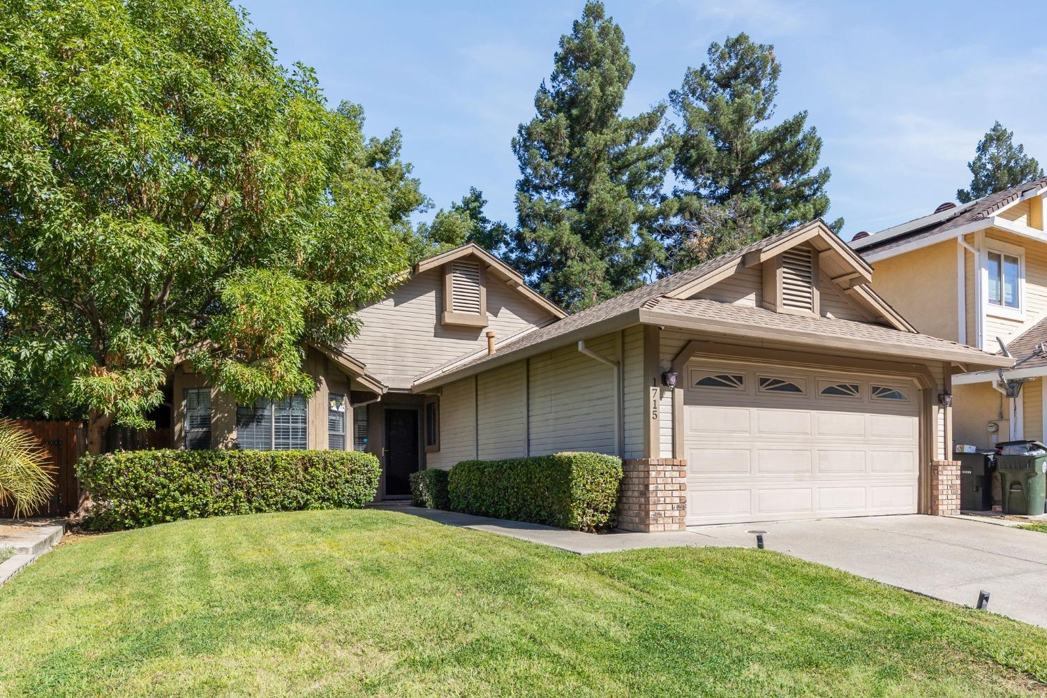 Detail Gallery Image 3 of 37 For 1715 Bridgecreek Dr, Sacramento,  CA 95833 - 2 Beds | 2 Baths