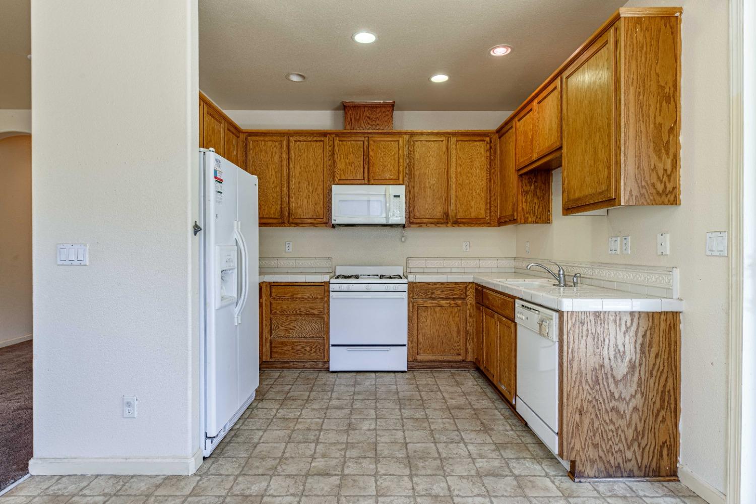 Detail Gallery Image 7 of 35 For 6733 Bruins Ct, Winton,  CA 95388 - 4 Beds | 2 Baths