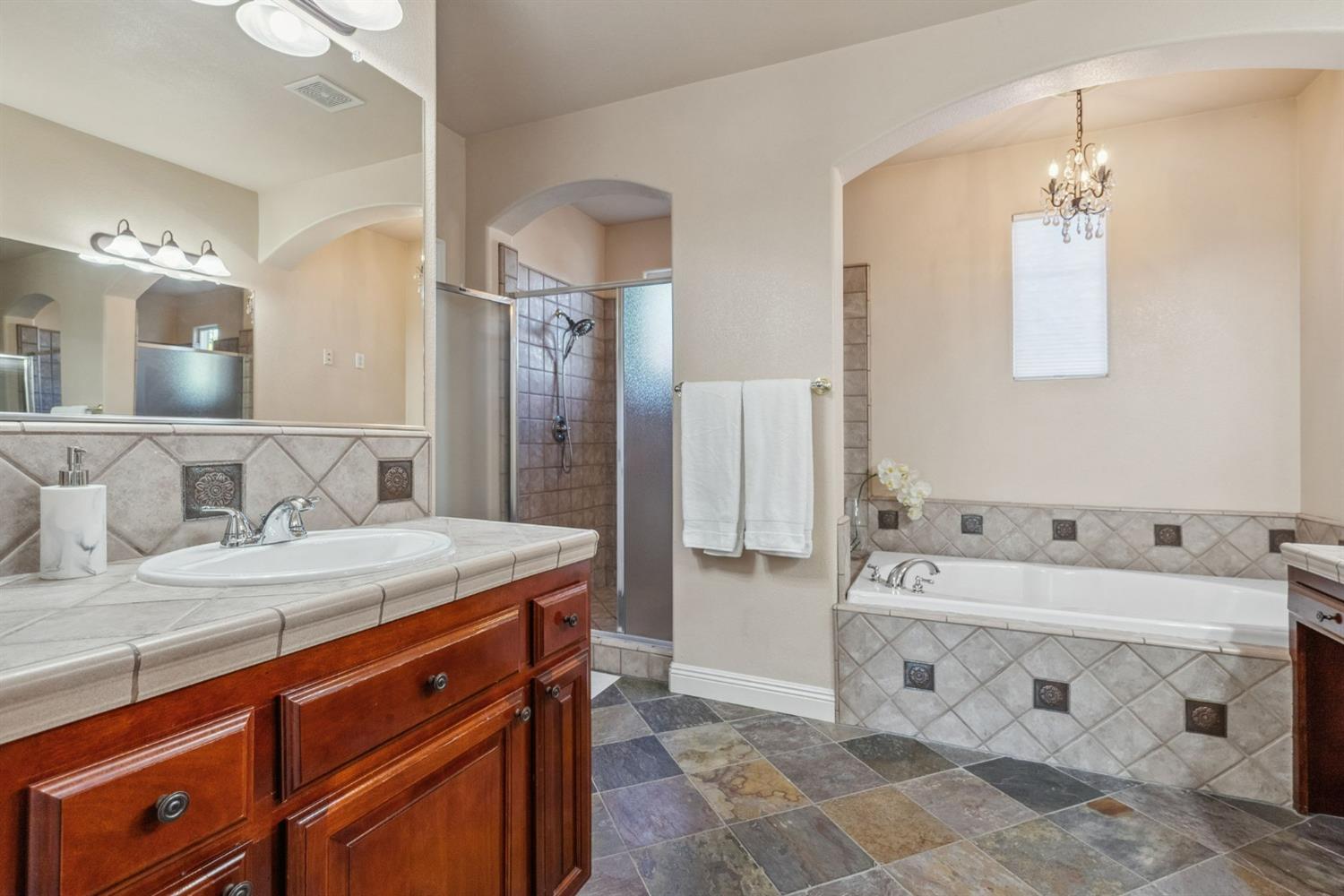 Detail Gallery Image 24 of 50 For 117 Tuscan Grove Ct, Roseville,  CA 95747 - 5 Beds | 4/1 Baths