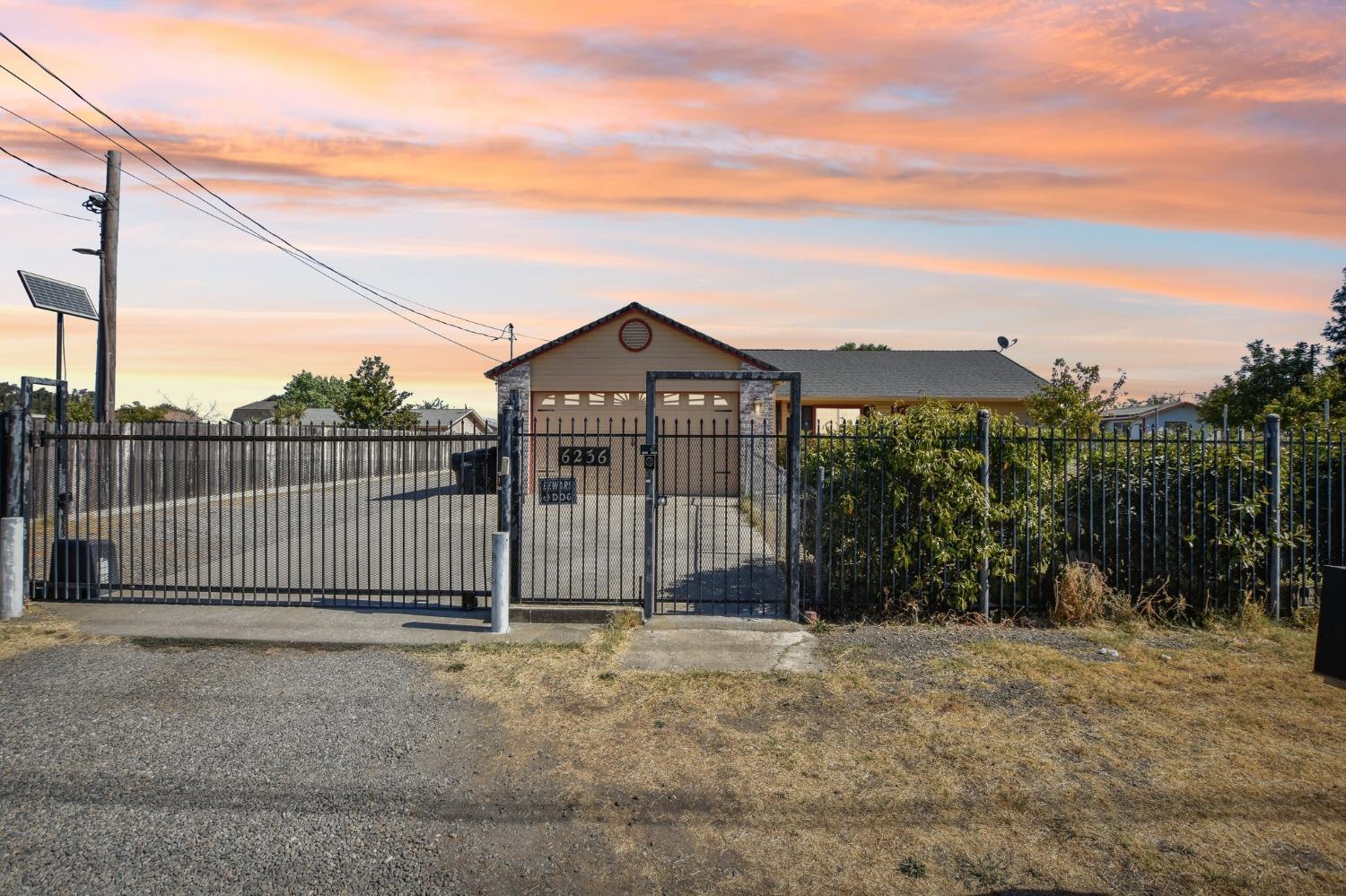 Detail Gallery Image 1 of 51 For 6236 34th St, North Highlands,  CA 95660 - 4 Beds | 2 Baths