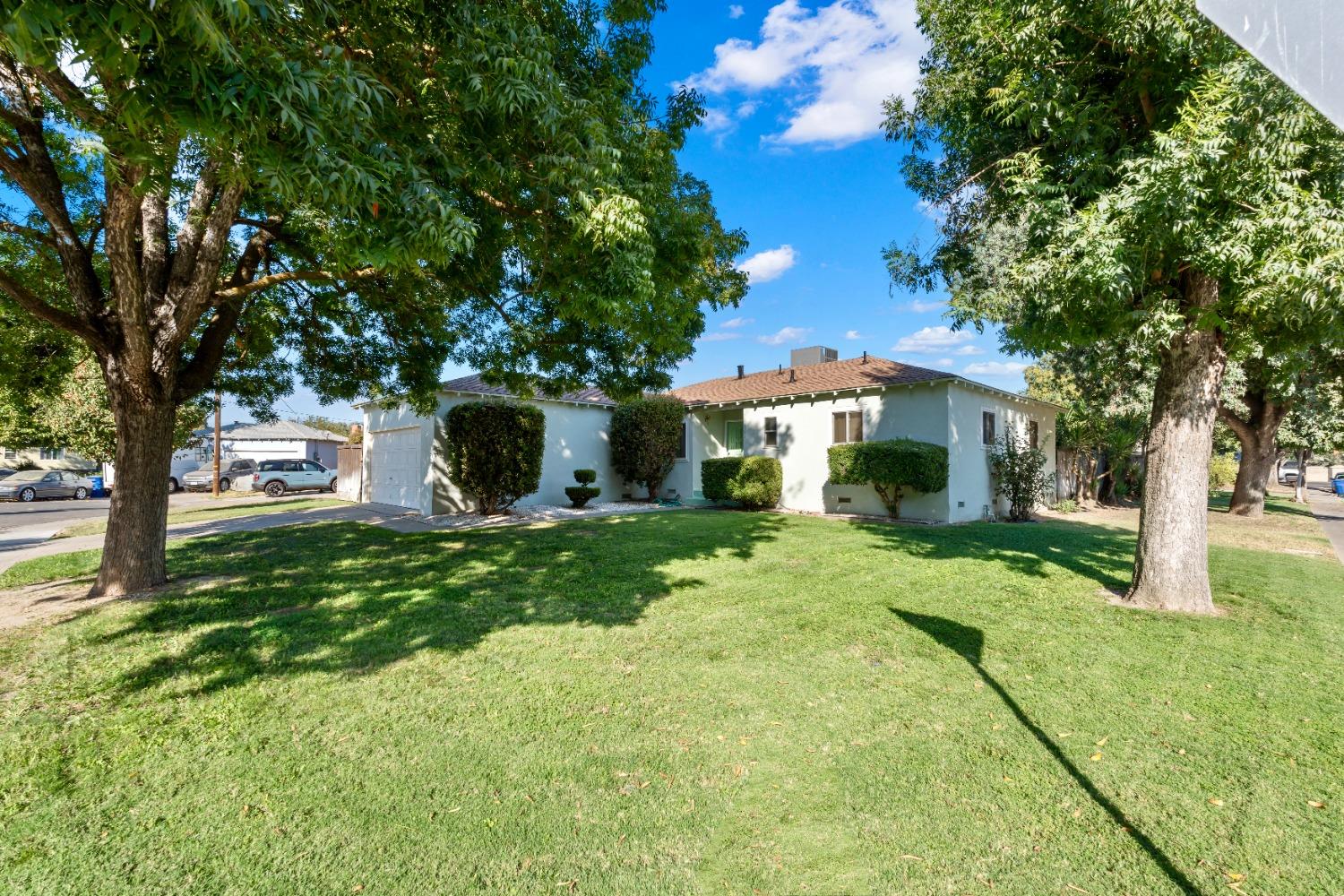 Detail Gallery Image 2 of 34 For 2222 Goldie Ave, Modesto,  CA 95350 - 3 Beds | 2 Baths