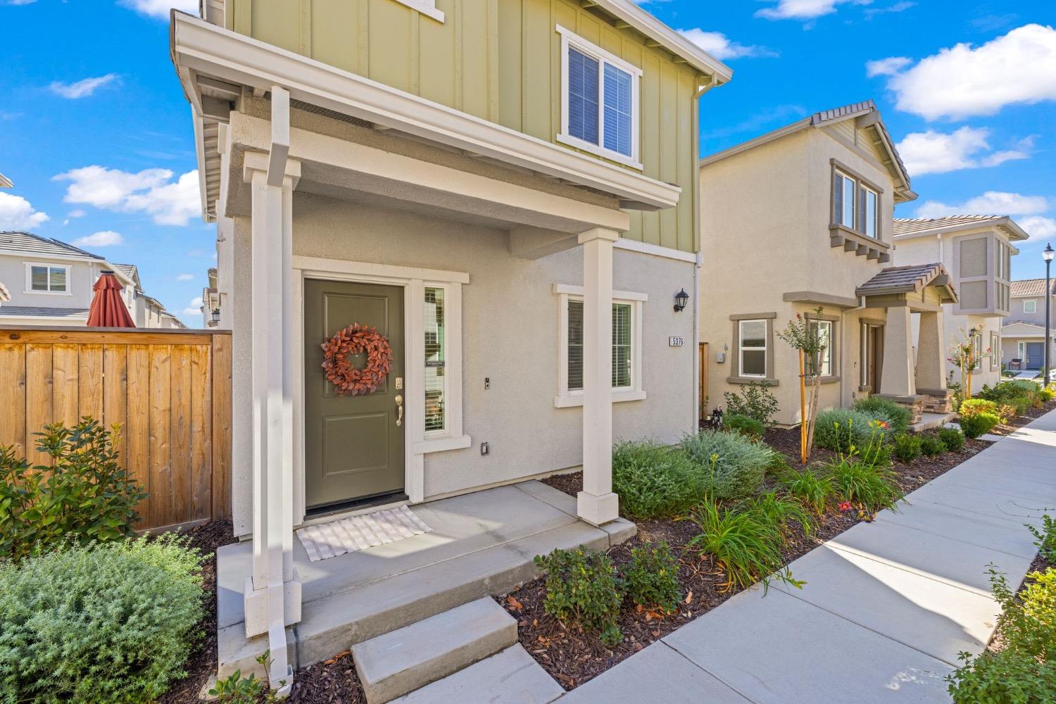 Detail Gallery Image 2 of 57 For 5376 Cumberland Dr, Roseville,  CA 95747 - 3 Beds | 2 Baths