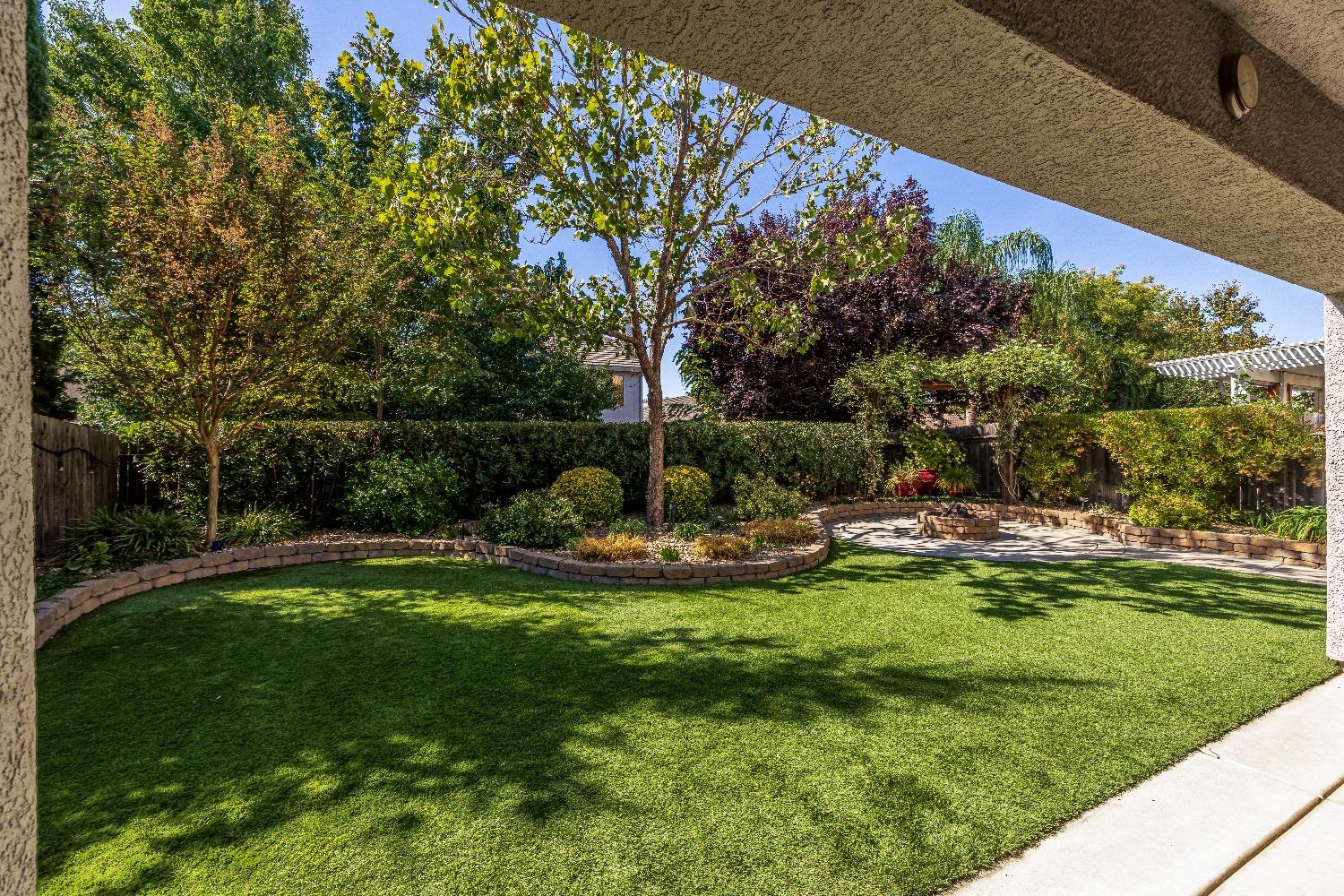 Detail Gallery Image 4 of 54 For 225 Perrara Ct, Roseville,  CA 95747 - 5 Beds | 3/1 Baths