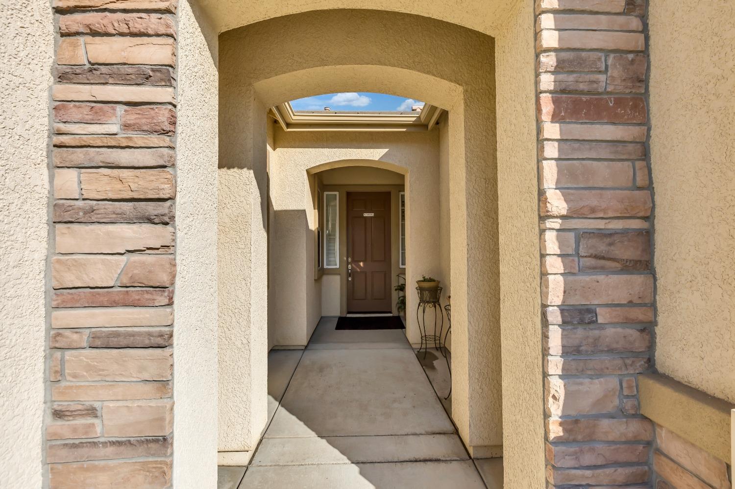 Detail Gallery Image 6 of 71 For 10075 Winkle Cir, Elk Grove,  CA 95757 - 3 Beds | 2/1 Baths