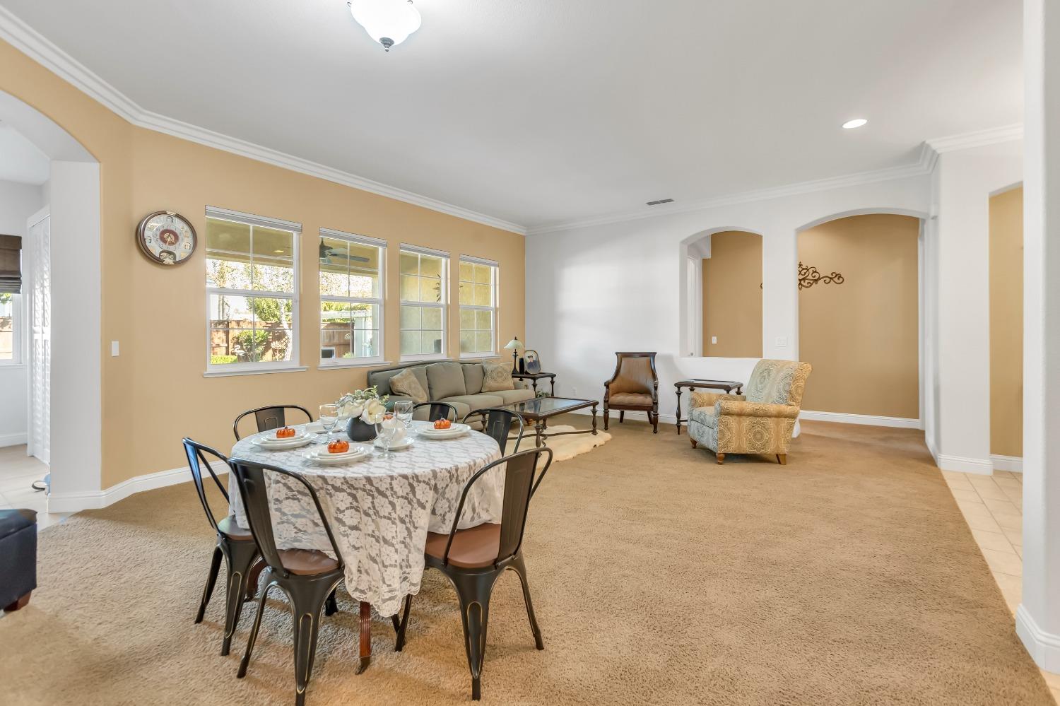 Detail Gallery Image 8 of 71 For 10075 Winkle Cir, Elk Grove,  CA 95757 - 3 Beds | 2/1 Baths