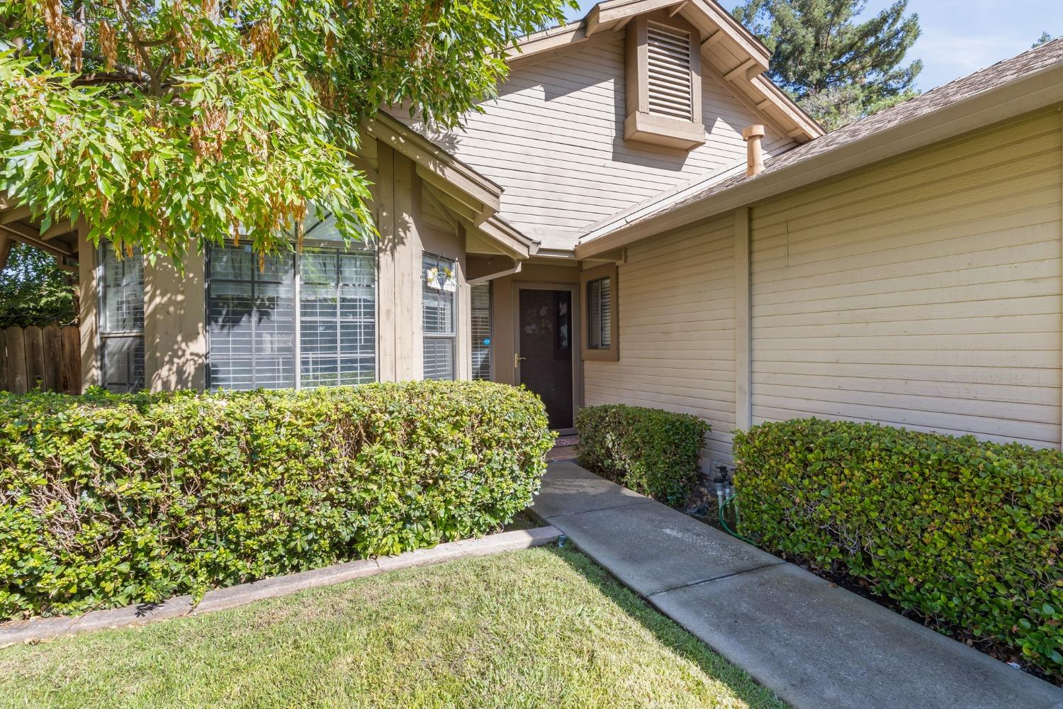 Detail Gallery Image 5 of 37 For 1715 Bridgecreek Dr, Sacramento,  CA 95833 - 2 Beds | 2 Baths