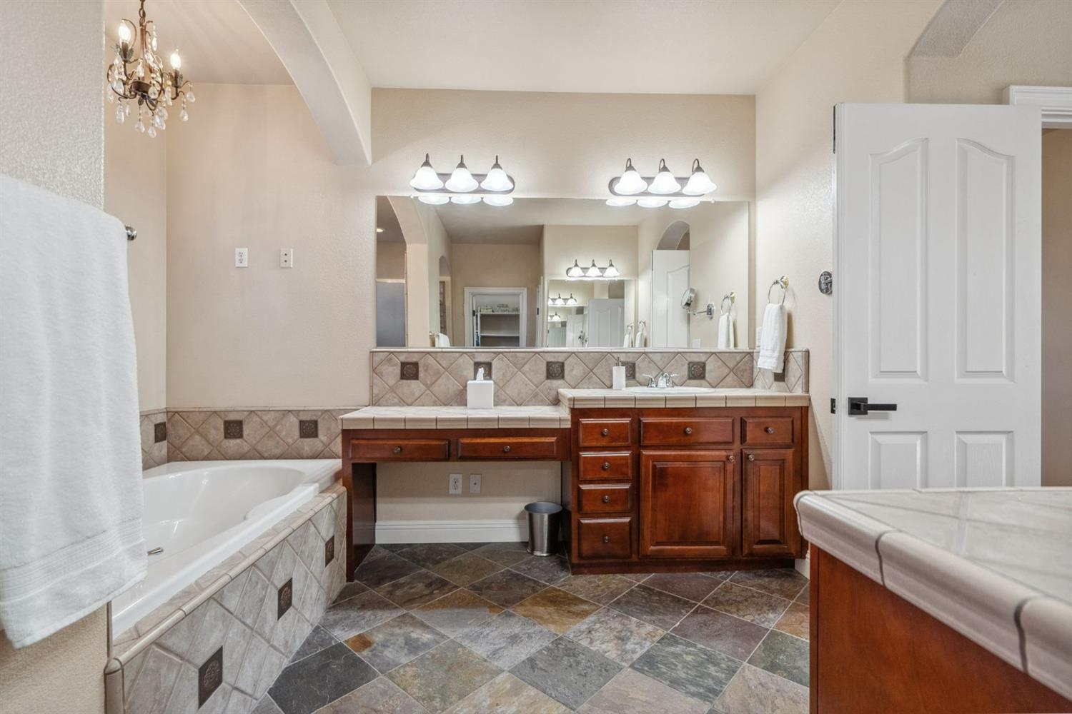 Detail Gallery Image 22 of 50 For 117 Tuscan Grove Ct, Roseville,  CA 95747 - 5 Beds | 4/1 Baths