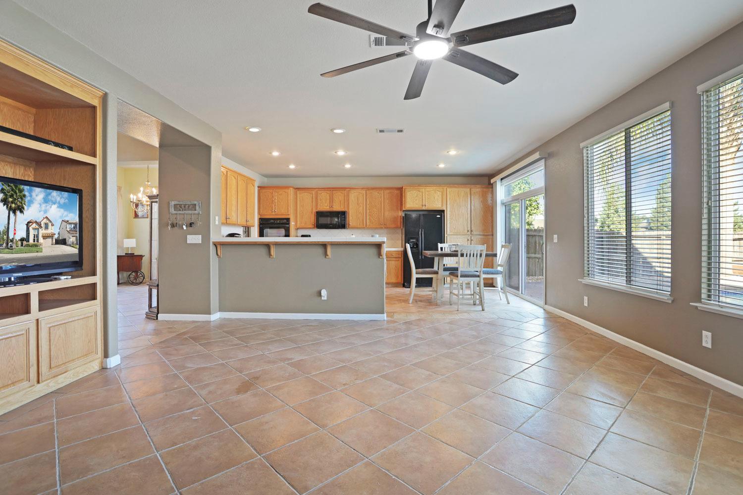 Detail Gallery Image 17 of 60 For 1687 Chasseral Way, Manteca,  CA 95337 - 4 Beds | 2/1 Baths