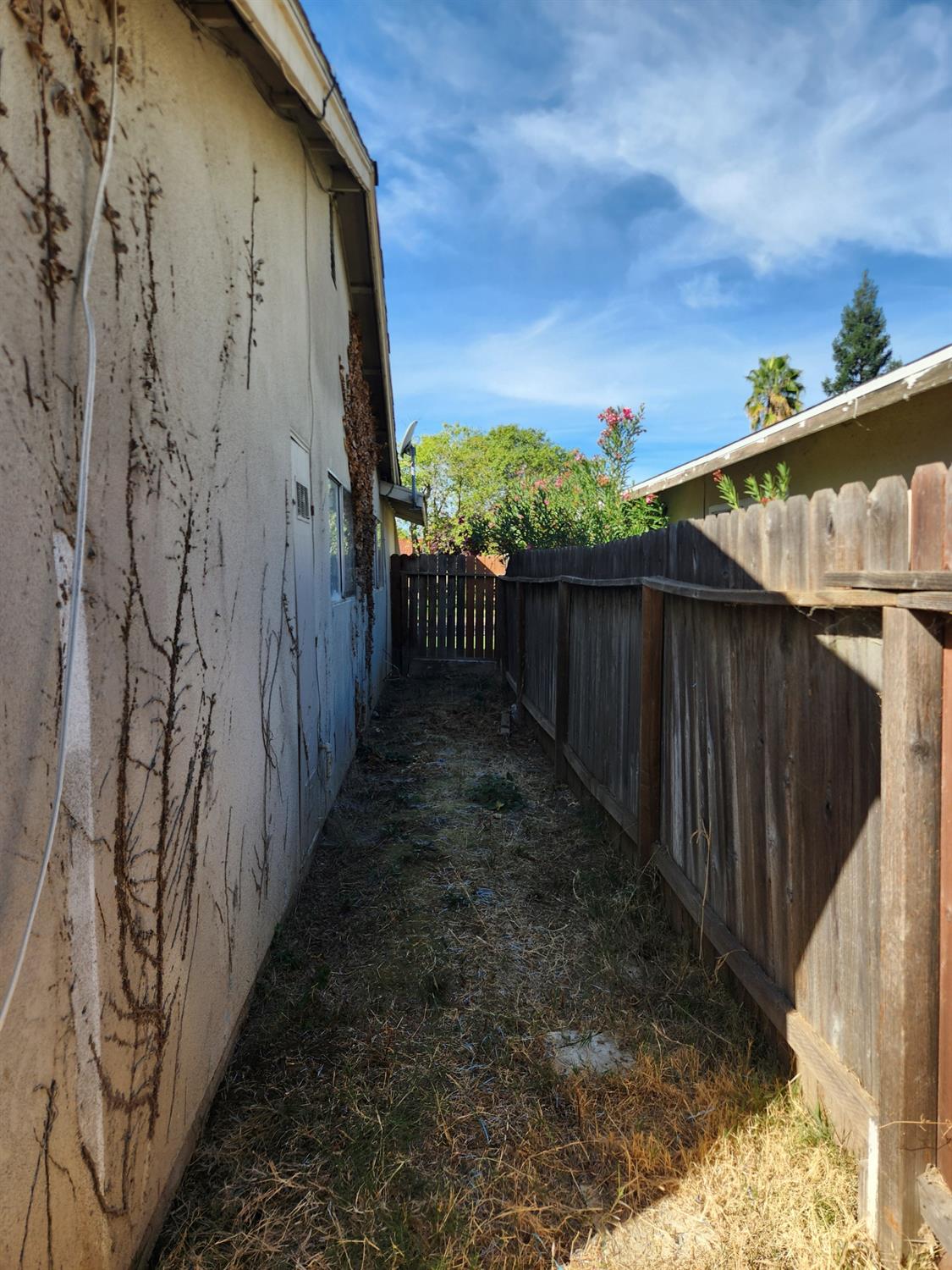 Detail Gallery Image 11 of 31 For 7931 Hanford Way, Sacramento,  CA 95823 - 4 Beds | 2 Baths