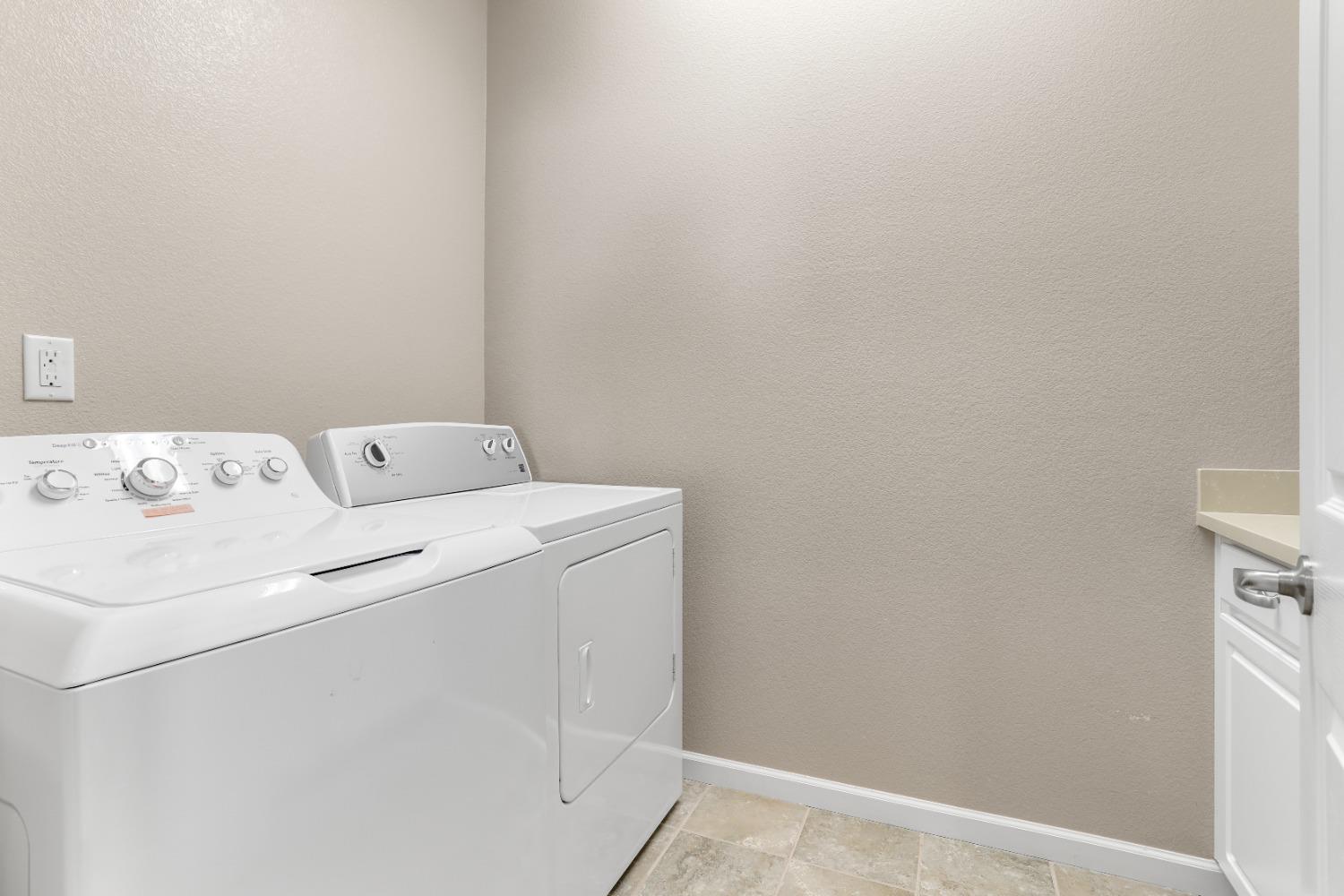 Detail Gallery Image 13 of 37 For 2665 Cherry Grove Ave, Manteca,  CA 95336 - 2 Beds | 2 Baths