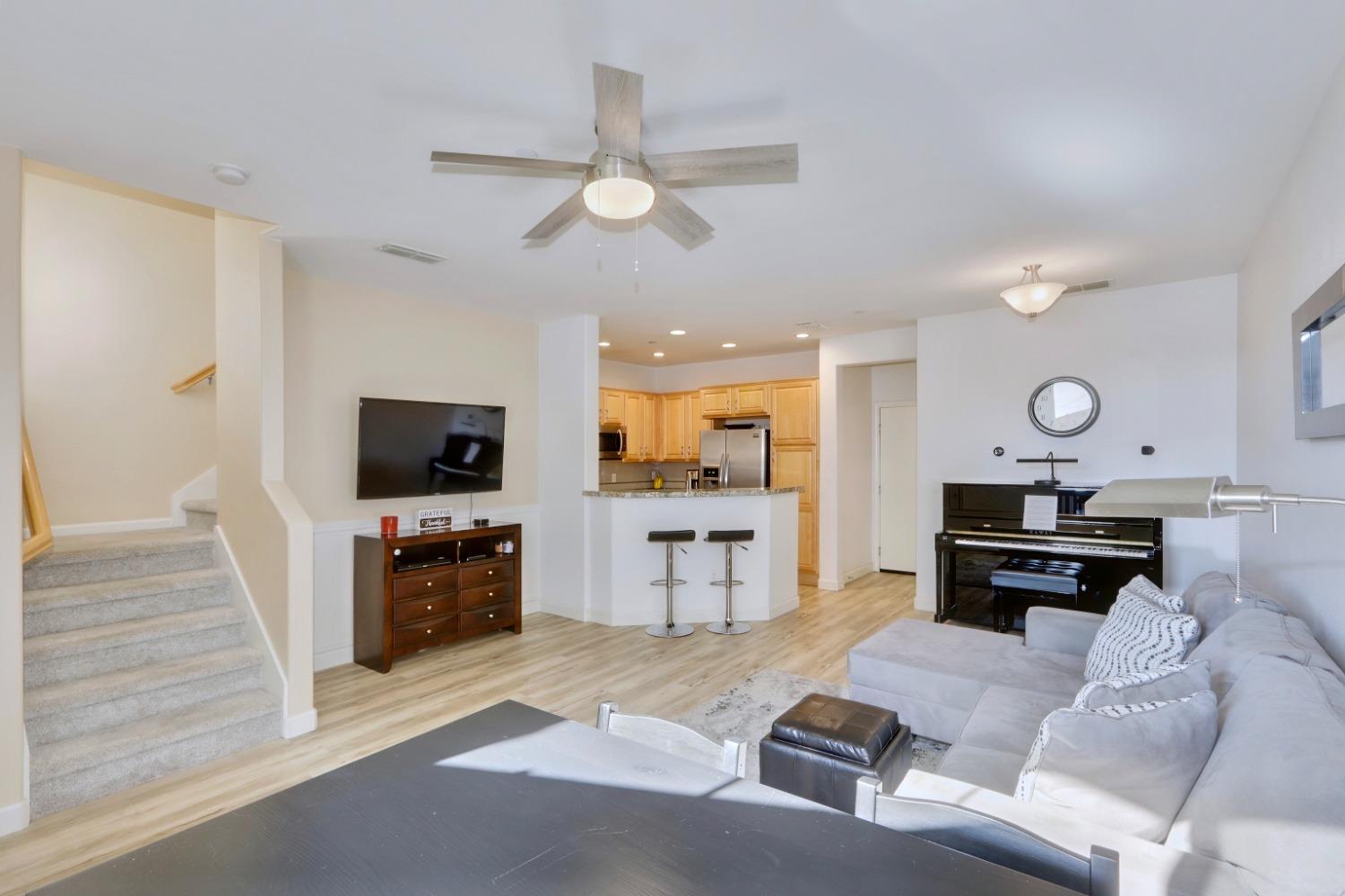 Photo #3: 224113613 Listing 