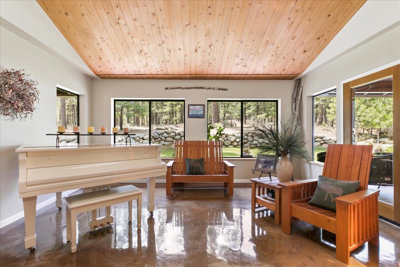 Detail Gallery Image 3 of 40 For 461 Janesville Grade, Janesville,  CA 96114 - 4 Beds | 2/1 Baths