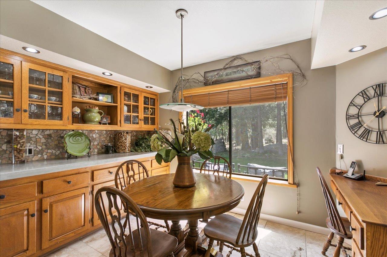Detail Gallery Image 11 of 40 For 461 Janesville Grade, Janesville,  CA 96114 - 4 Beds | 2/1 Baths