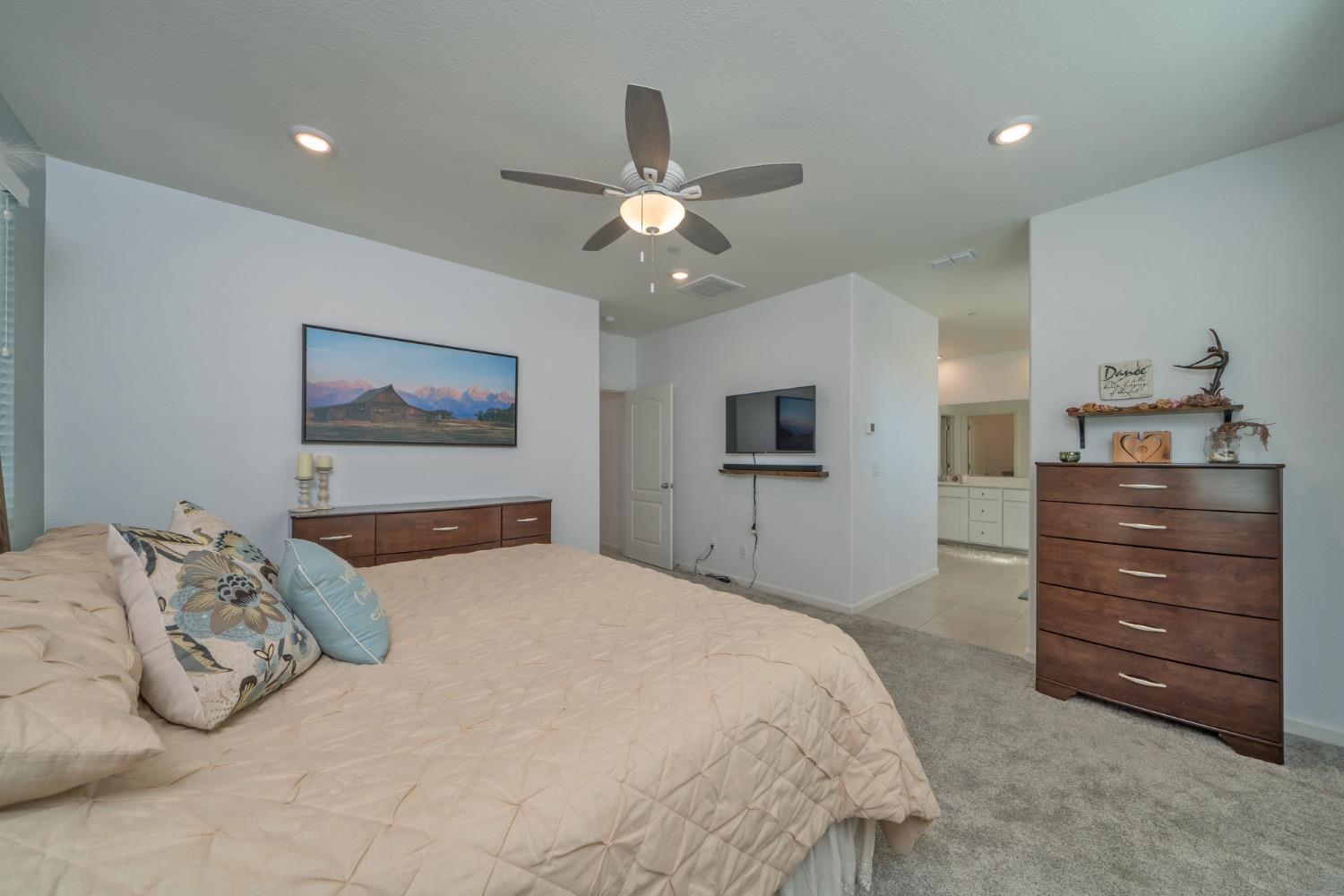 Detail Gallery Image 18 of 48 For 3257 Sunny Gate Ln, Folsom,  CA 95630 - 3 Beds | 2/1 Baths