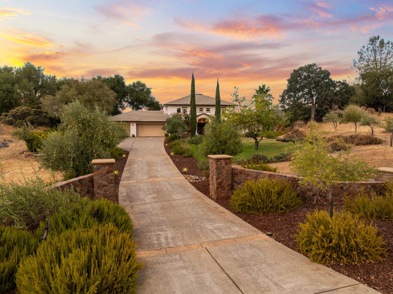 Detail Gallery Image 13 of 58 For 1815 Woodsman Ct, Placerville,  CA 95667 - 4 Beds | 4/1 Baths