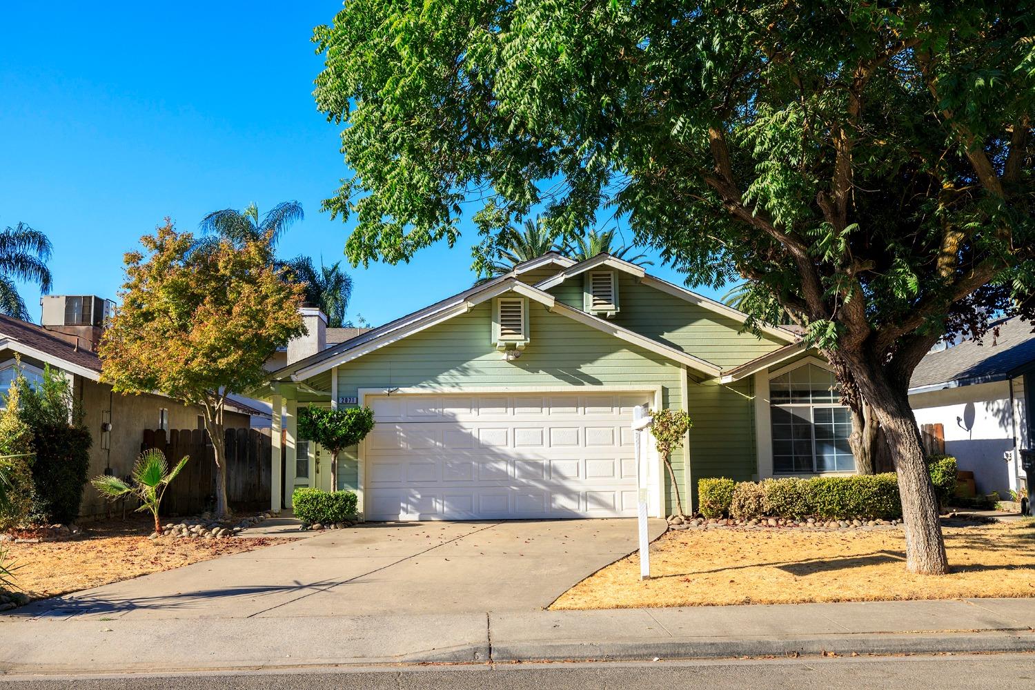 Detail Gallery Image 1 of 32 For 2071 Joynichole Dr, Turlock,  CA 95382 - 3 Beds | 2 Baths