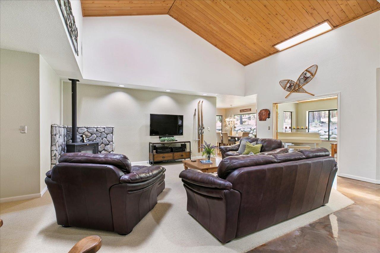 Detail Gallery Image 7 of 40 For 461 Janesville Grade, Janesville,  CA 96114 - 4 Beds | 2/1 Baths