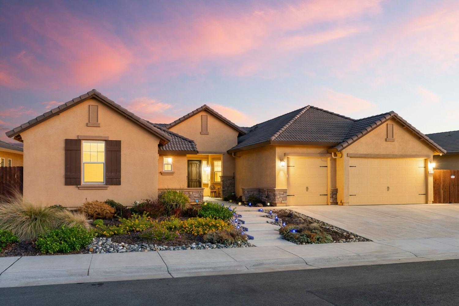 Detail Gallery Image 1 of 1 For 1086 Cepeda Way, Galt,  CA 95632 - 5 Beds | 3 Baths
