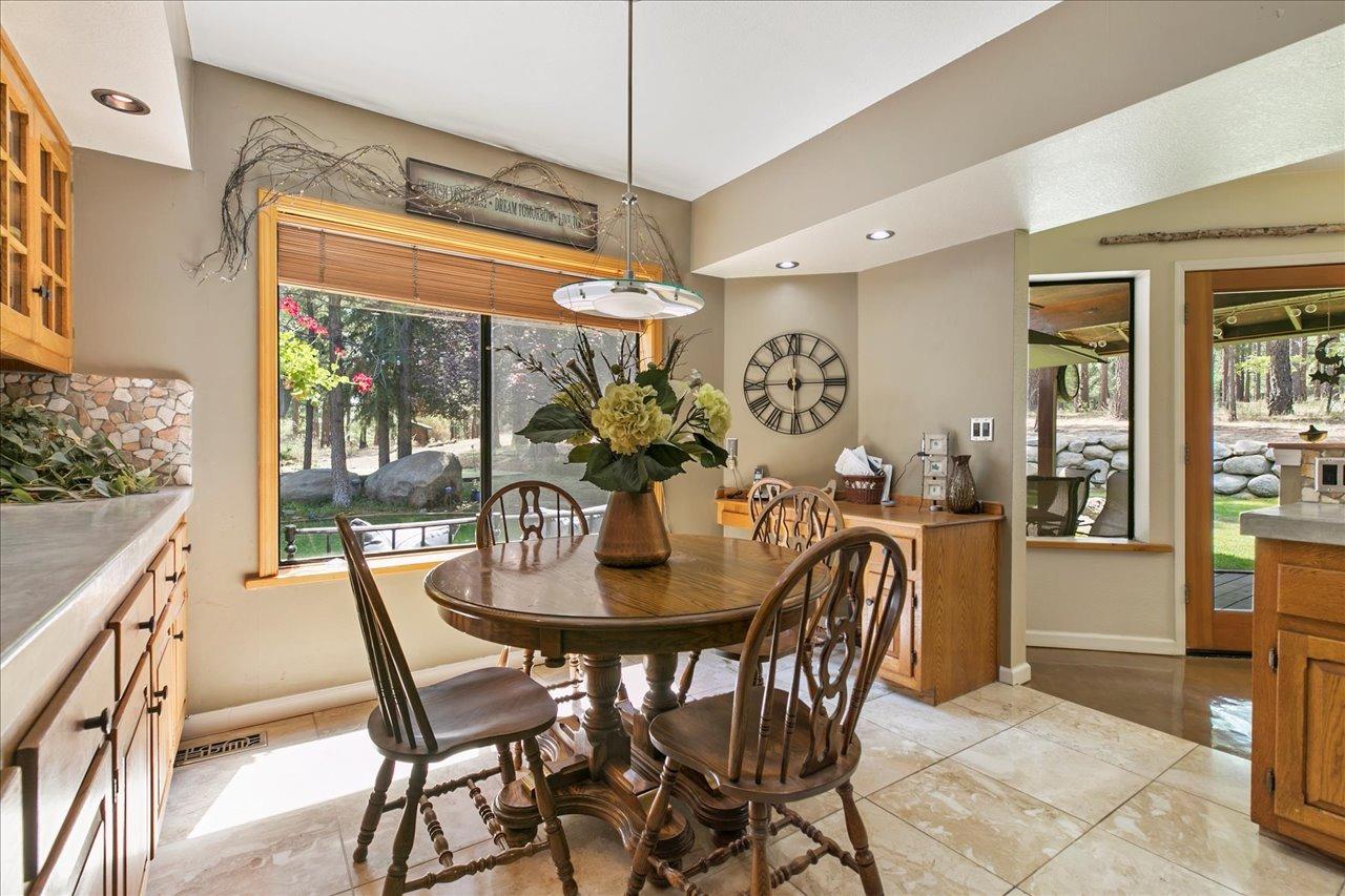Detail Gallery Image 12 of 40 For 461 Janesville Grade, Janesville,  CA 96114 - 4 Beds | 2/1 Baths