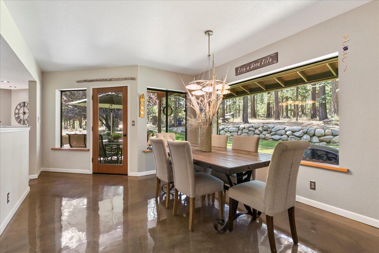 Detail Gallery Image 4 of 40 For 461 Janesville Grade, Janesville,  CA 96114 - 4 Beds | 2/1 Baths