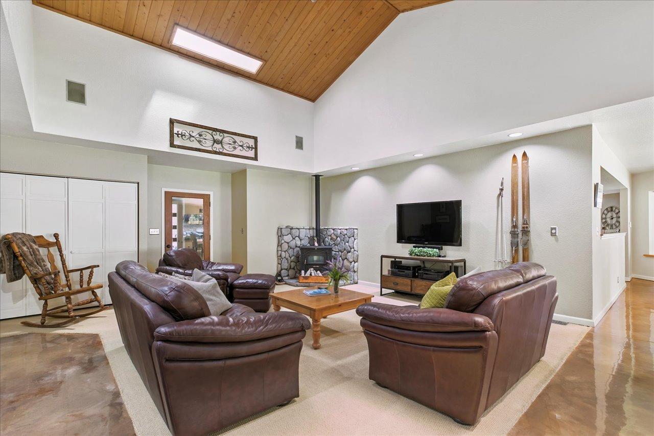 Detail Gallery Image 8 of 40 For 461 Janesville Grade, Janesville,  CA 96114 - 4 Beds | 2/1 Baths