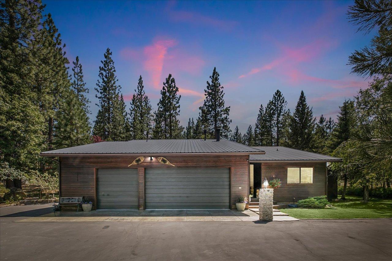 Detail Gallery Image 5 of 40 For 461 Janesville Grade, Janesville,  CA 96114 - 4 Beds | 2/1 Baths