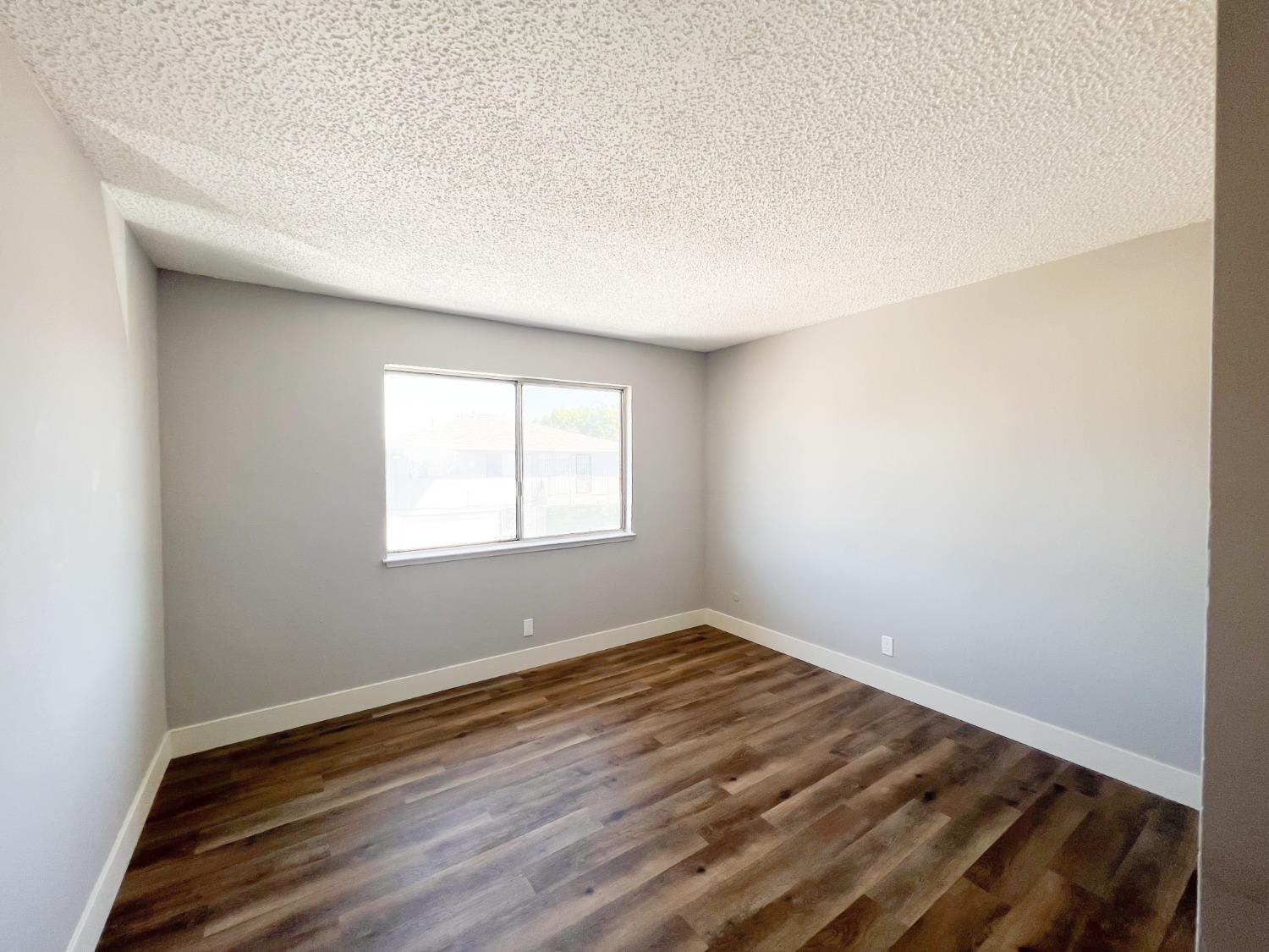 Detail Gallery Image 13 of 17 For 414 E Bianchi Rd #4,  Stockton,  CA 95207 - 2 Beds | 1 Baths