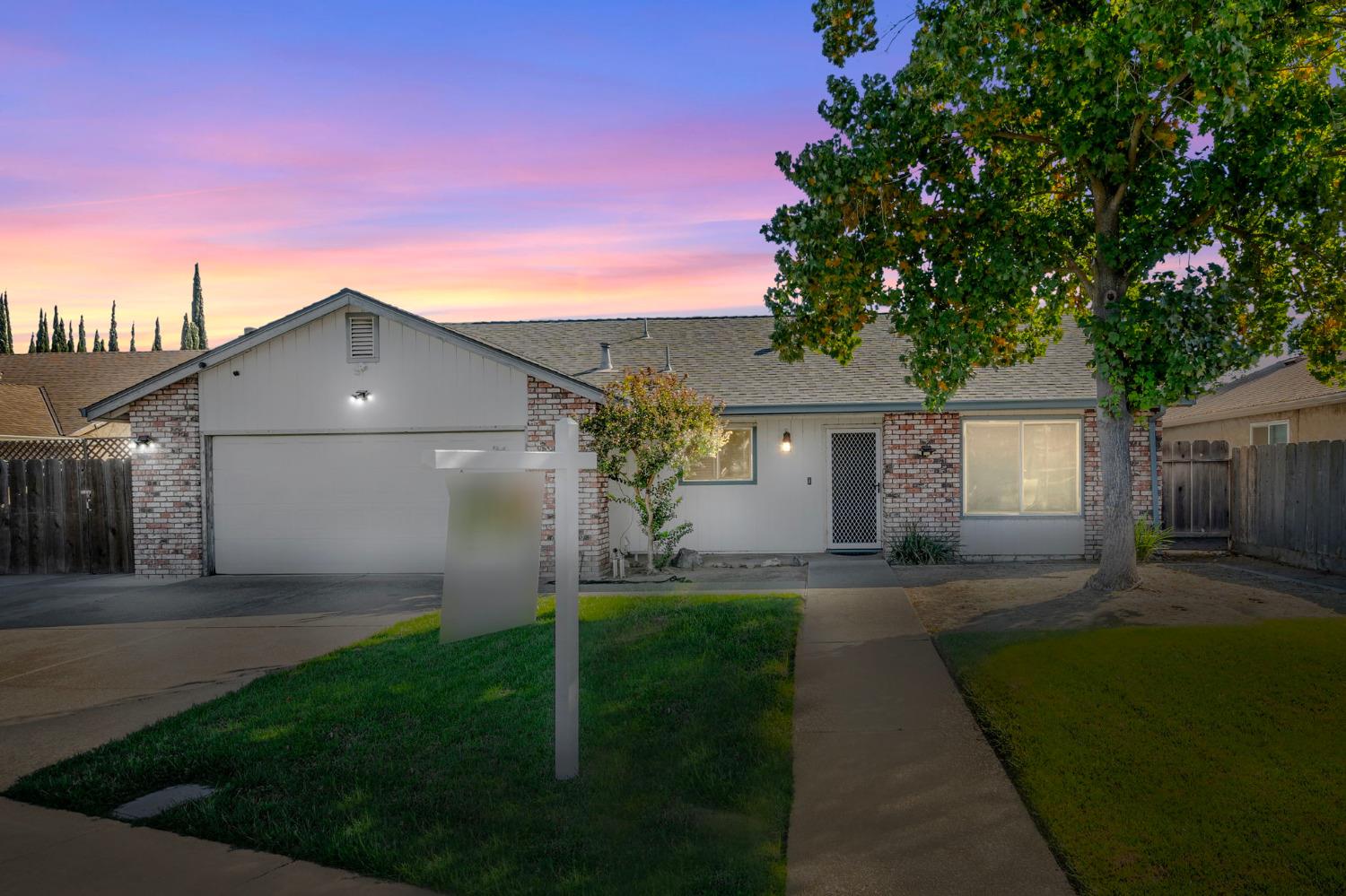 Detail Gallery Image 1 of 1 For 1490 Bridgeport Ln, Manteca,  CA 95336 - 4 Beds | 2 Baths