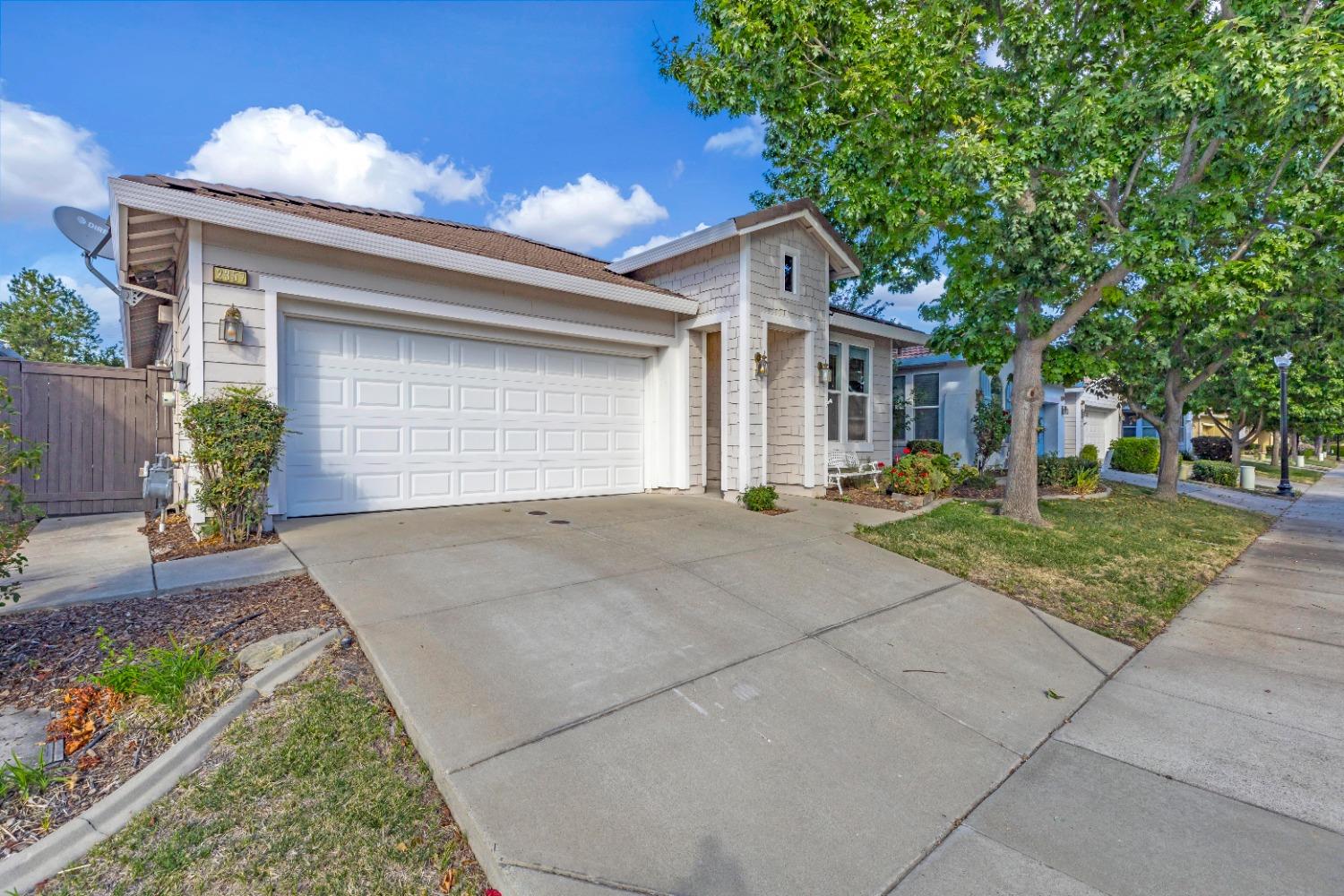 Detail Gallery Image 2 of 62 For 2357 Ryedale Ln, Sacramento,  CA 95835 - 2 Beds | 2 Baths