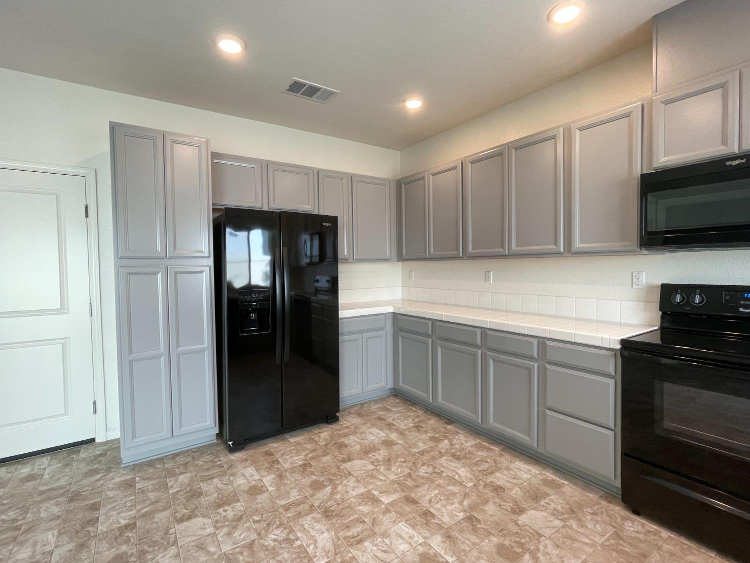 Detail Gallery Image 9 of 33 For 1554 Bridgegate Way, Sacramento,  CA 95834 - 3 Beds | 2/1 Baths