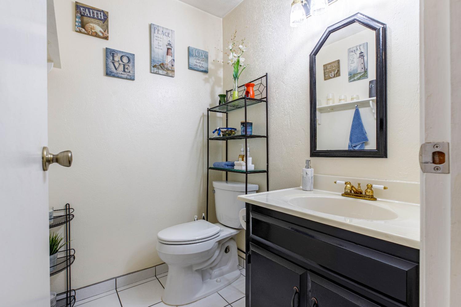 Detail Gallery Image 12 of 26 For 610 Plaza De Las Sierras, Modesto,  CA 95350 - 2 Beds | 1/1 Baths