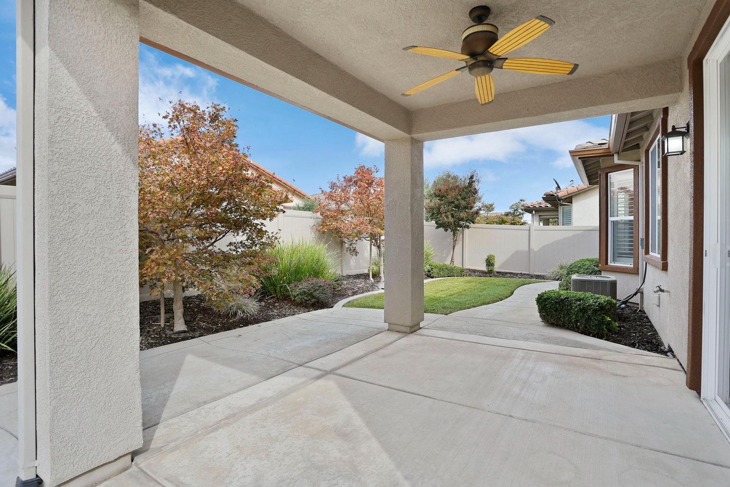 Detail Gallery Image 5 of 69 For 1785 Hickory Creek Ln, Manteca,  CA 95336 - 2 Beds | 2 Baths