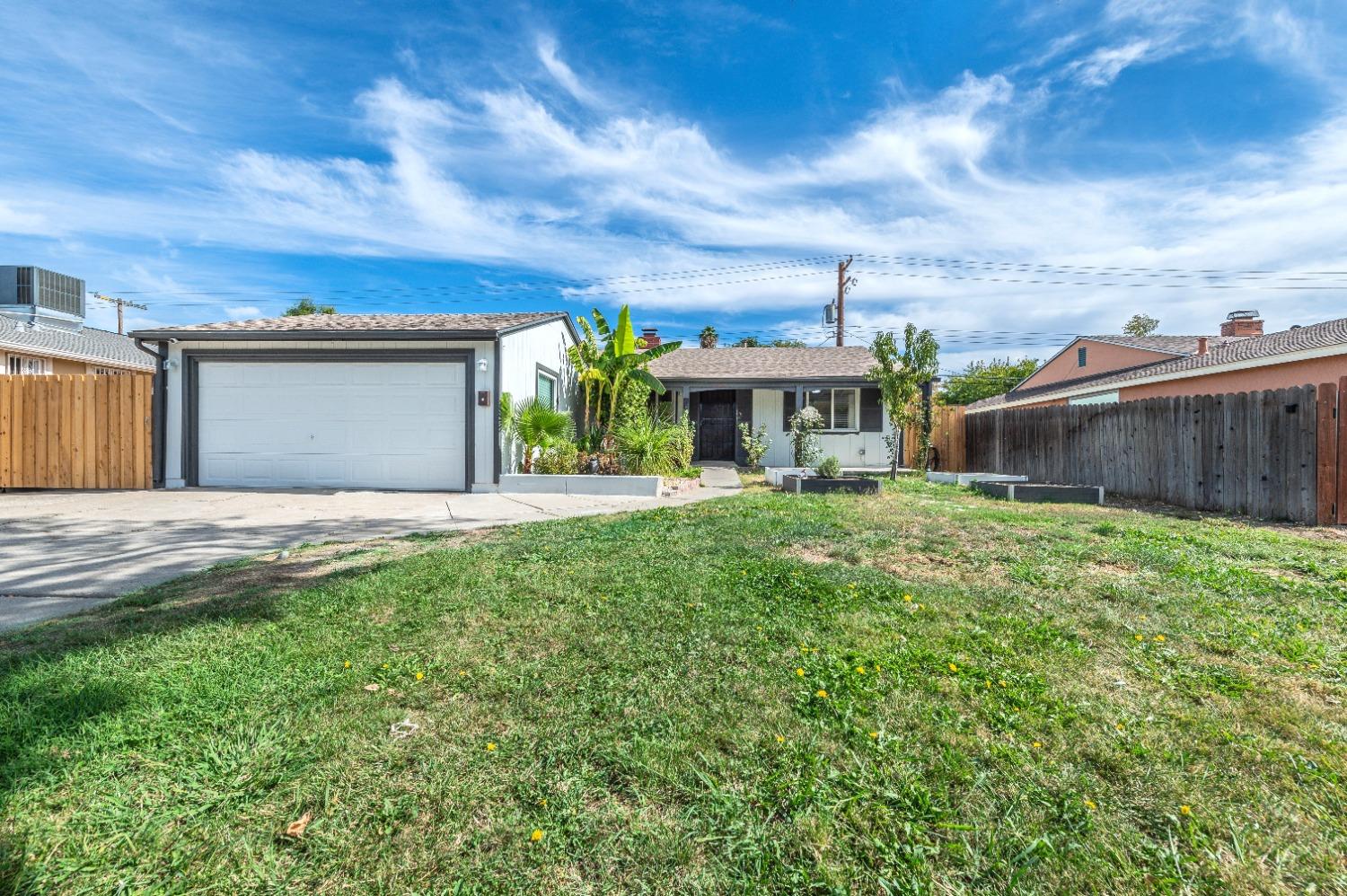 Detail Gallery Image 1 of 43 For 7525 Circle Pkwy, Sacramento,  CA 95823 - 3 Beds | 2 Baths