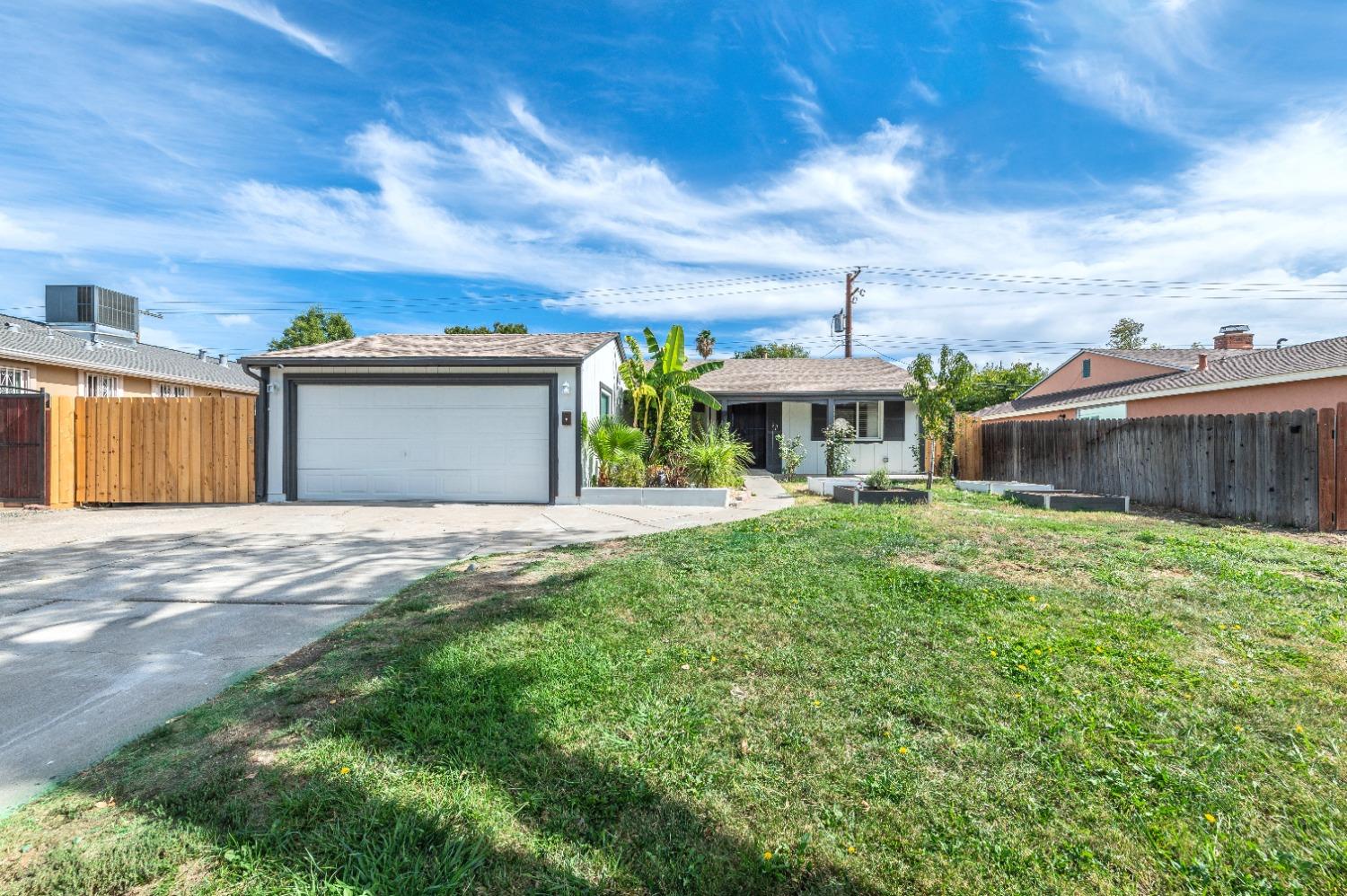 Detail Gallery Image 2 of 43 For 7525 Circle Pkwy, Sacramento,  CA 95823 - 3 Beds | 2 Baths