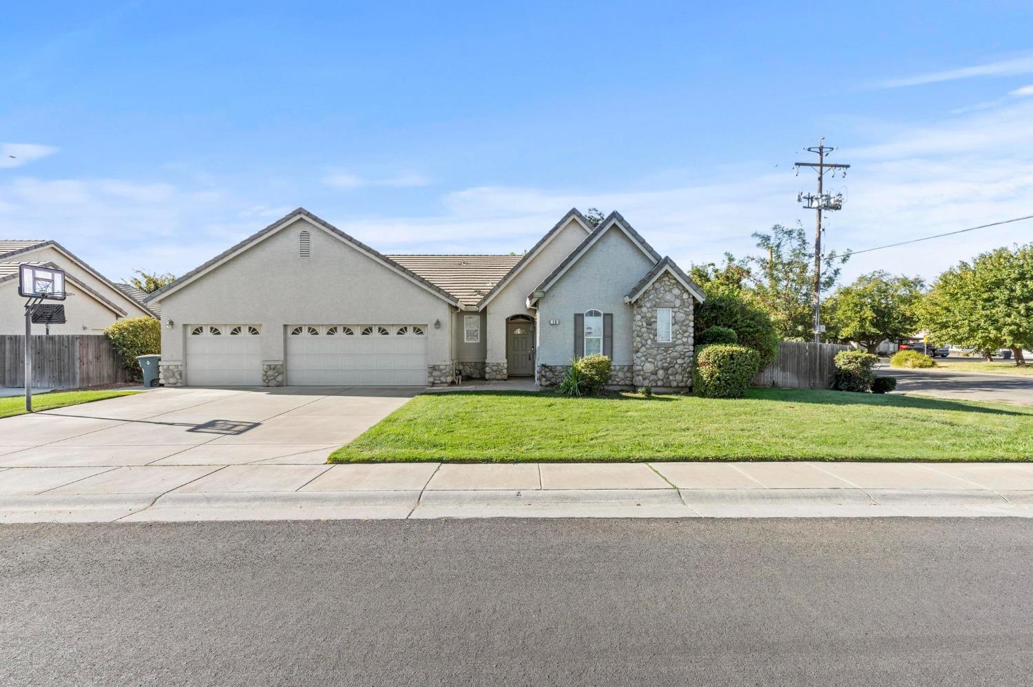 Detail Gallery Image 1 of 24 For 13 Meadow View Dr, Colusa,  CA 95932 - 3 Beds | 2 Baths