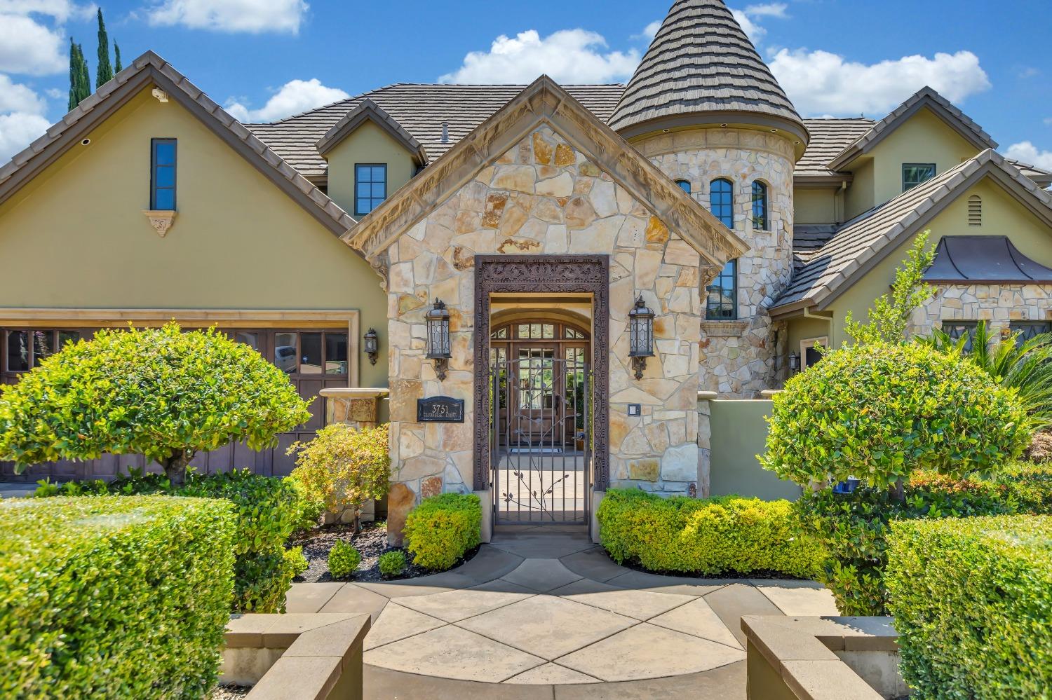 Detail Gallery Image 2 of 86 For 3751 Clubhouse Ct, Rocklin,  CA 95765 - 4 Beds | 3/1 Baths