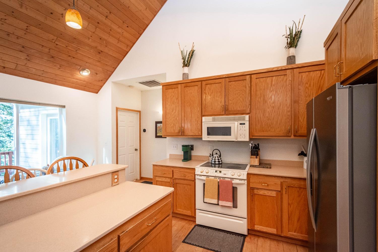 Detail Gallery Image 15 of 63 For 6298 Pine Needle Ln, Placerville,  CA 95667 - 3 Beds | 2 Baths