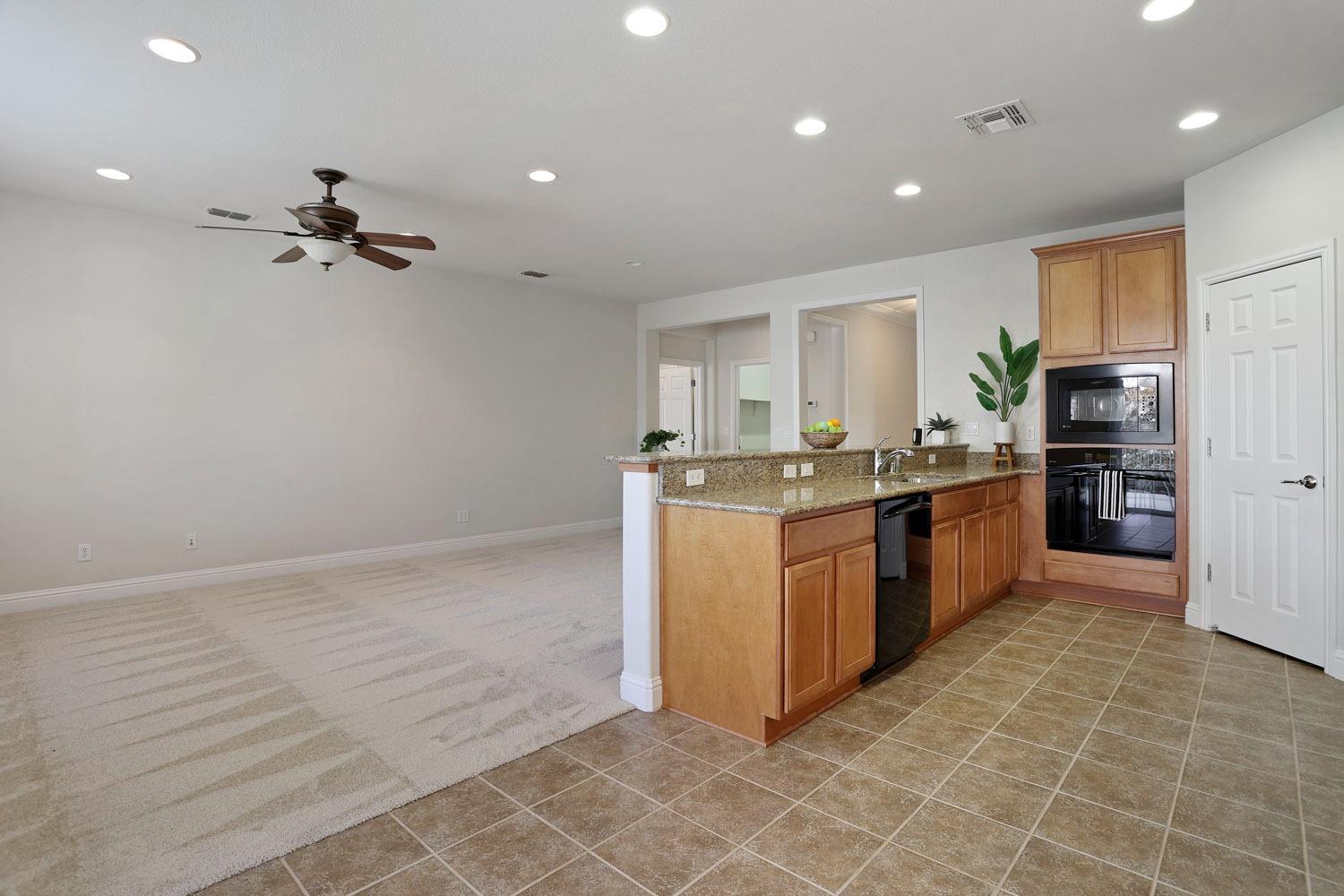 Detail Gallery Image 18 of 69 For 1785 Hickory Creek Ln, Manteca,  CA 95336 - 2 Beds | 2 Baths