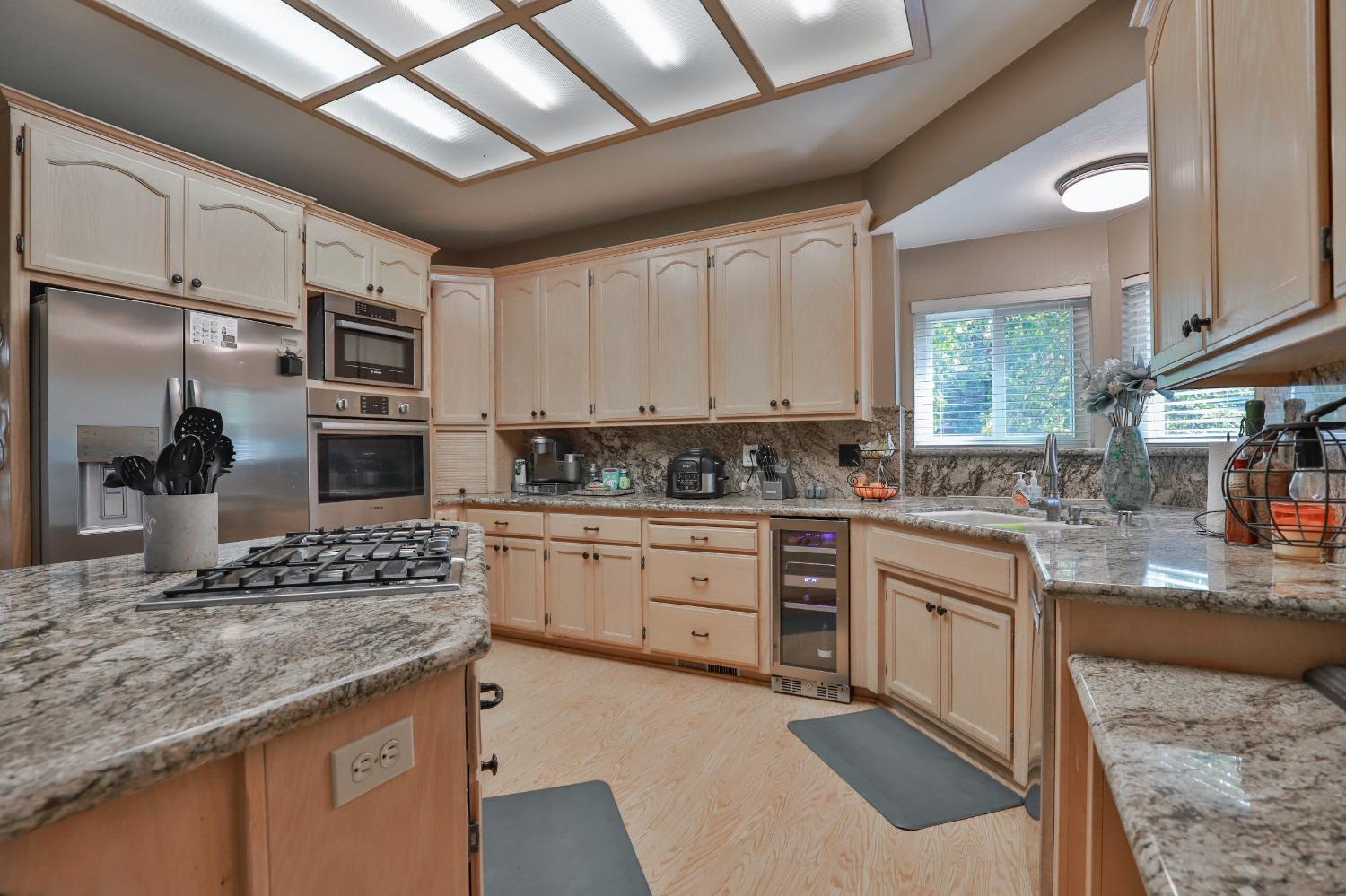 Detail Gallery Image 23 of 41 For 841 Oak Crest Cir, Placerville,  CA 95667 - 3 Beds | 2/1 Baths