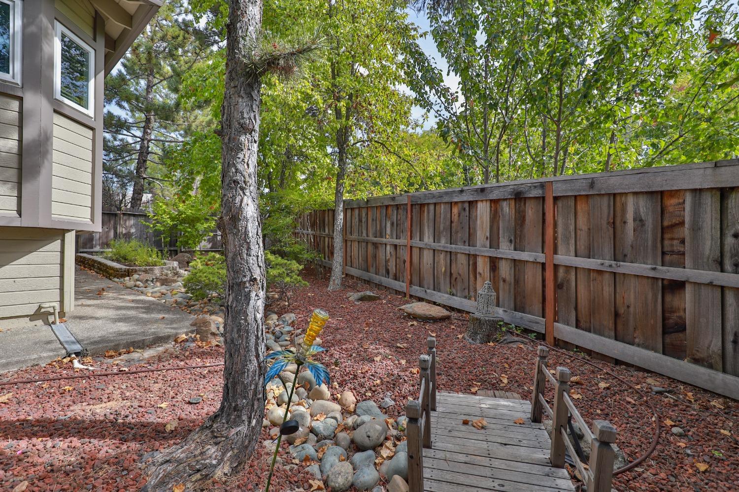 Detail Gallery Image 9 of 41 For 841 Oak Crest Cir, Placerville,  CA 95667 - 3 Beds | 2/1 Baths