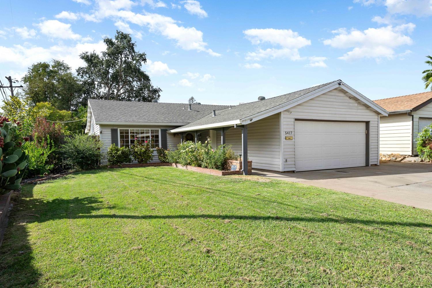 Detail Gallery Image 2 of 46 For 5417 Edgerly Way, Carmichael,  CA 95608 - 3 Beds | 2 Baths